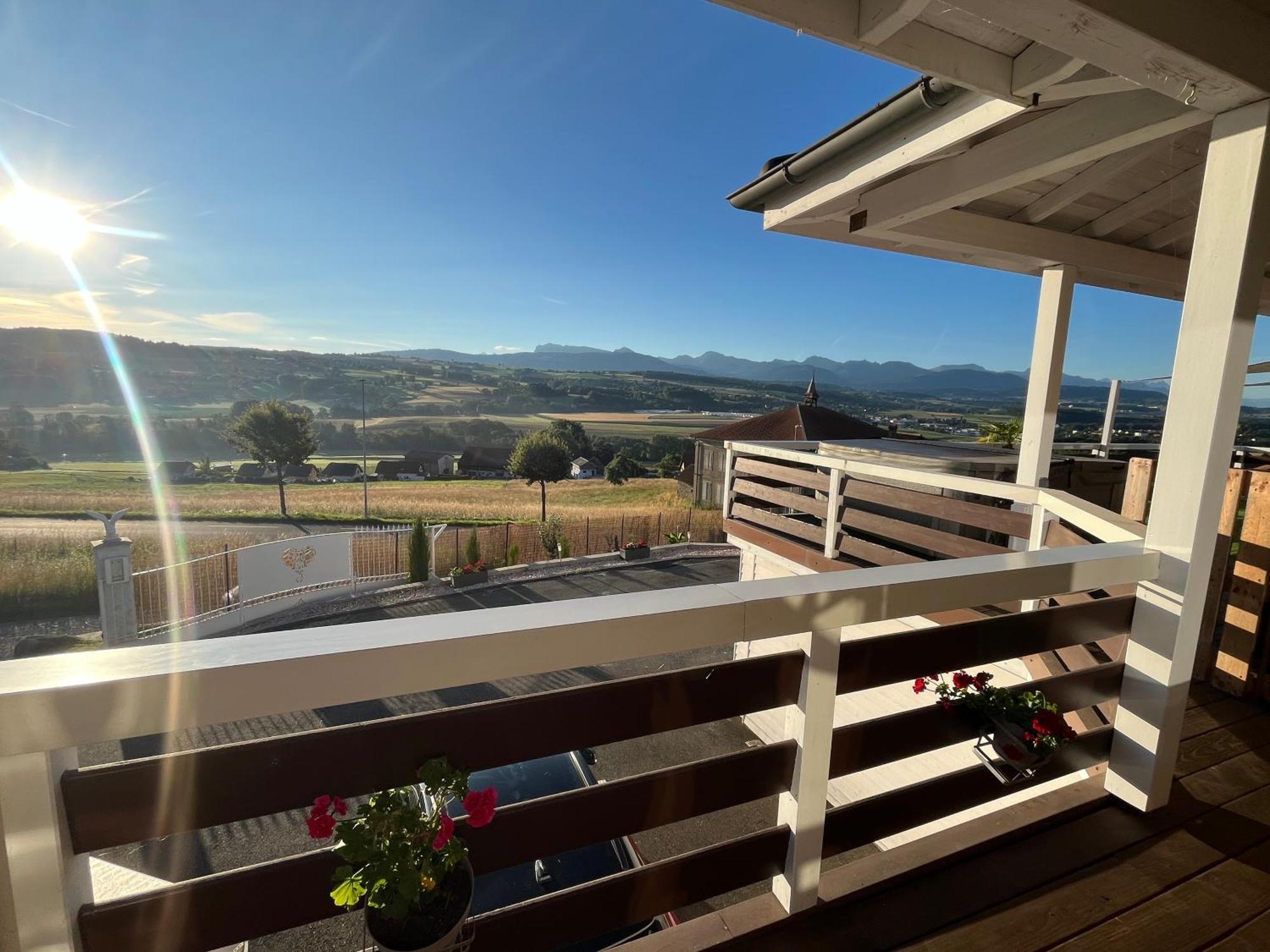 Appartement Loft Des Milans, Petit Nid Douillet Perche Sur La Campagne à Ecublens  Extérieur photo