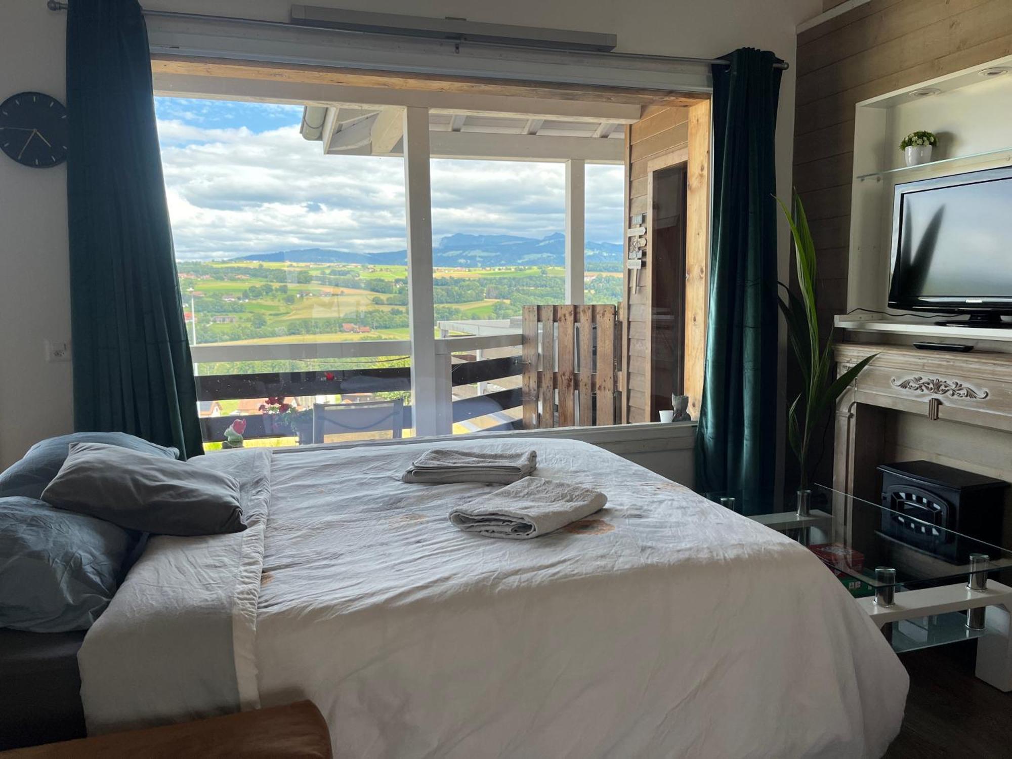 Appartement Loft Des Milans, Petit Nid Douillet Perche Sur La Campagne à Ecublens  Extérieur photo