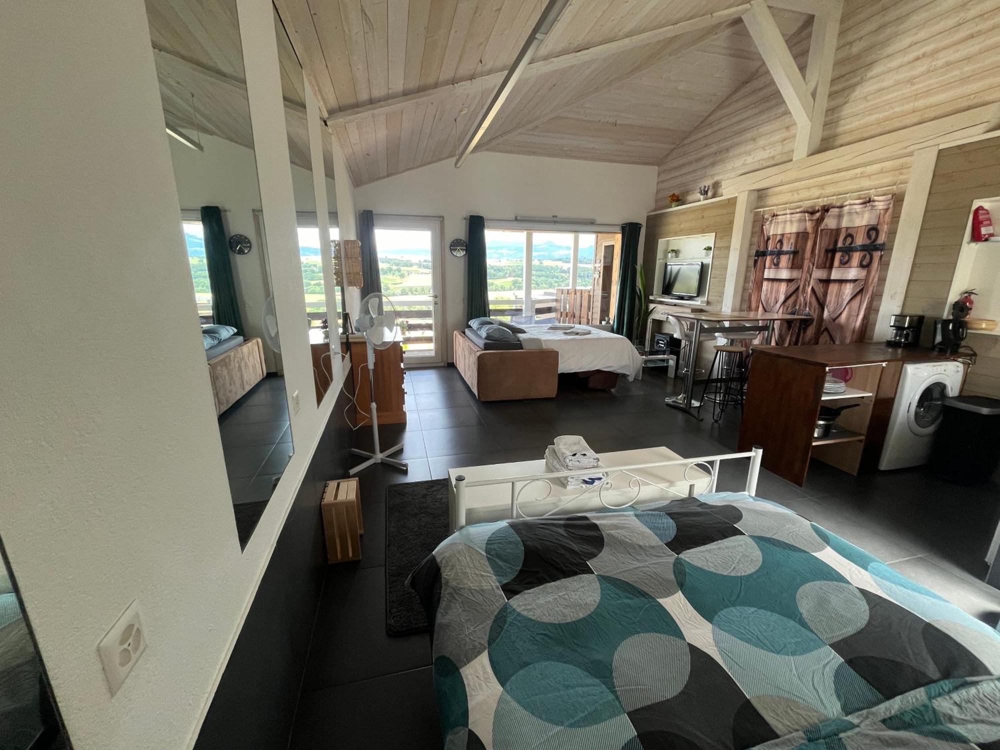 Appartement Loft Des Milans, Petit Nid Douillet Perche Sur La Campagne à Ecublens  Extérieur photo